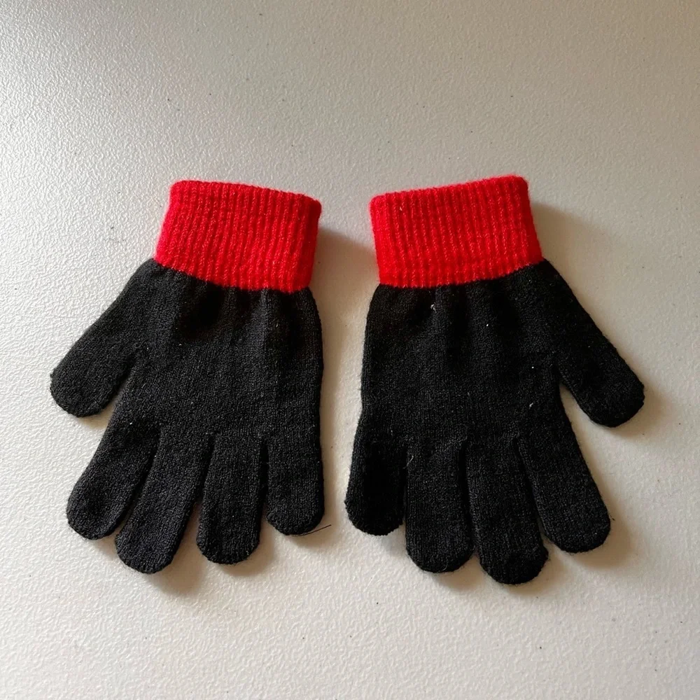 Super Mario Bros.Nintendo Boys Beanie And Gloves.